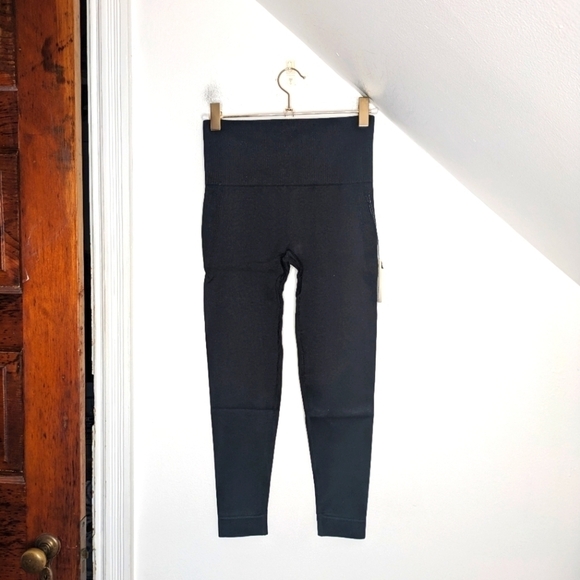 WEWOREWHAT Black Seamless Circular Knit Stretch Compression Legging NEW Size S - Picture 1 of 7
